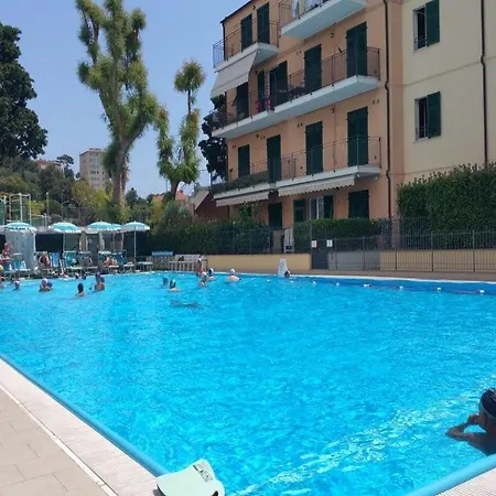 Vista Mare Con Piscina Cala Di Sole Imperia