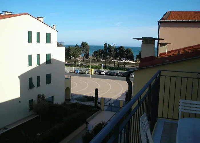 Vista Mare Con Piscina Cala Di Sole Imperia